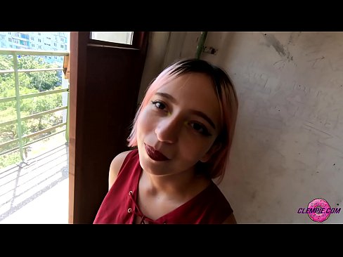 ❤️ Ikasle sentsuak arrotz bat zurrupatzen du kanpoaldean - Cum On His Face ❤️❌ Sexu bideoa %eu.space-assistant.ruan ❌❤